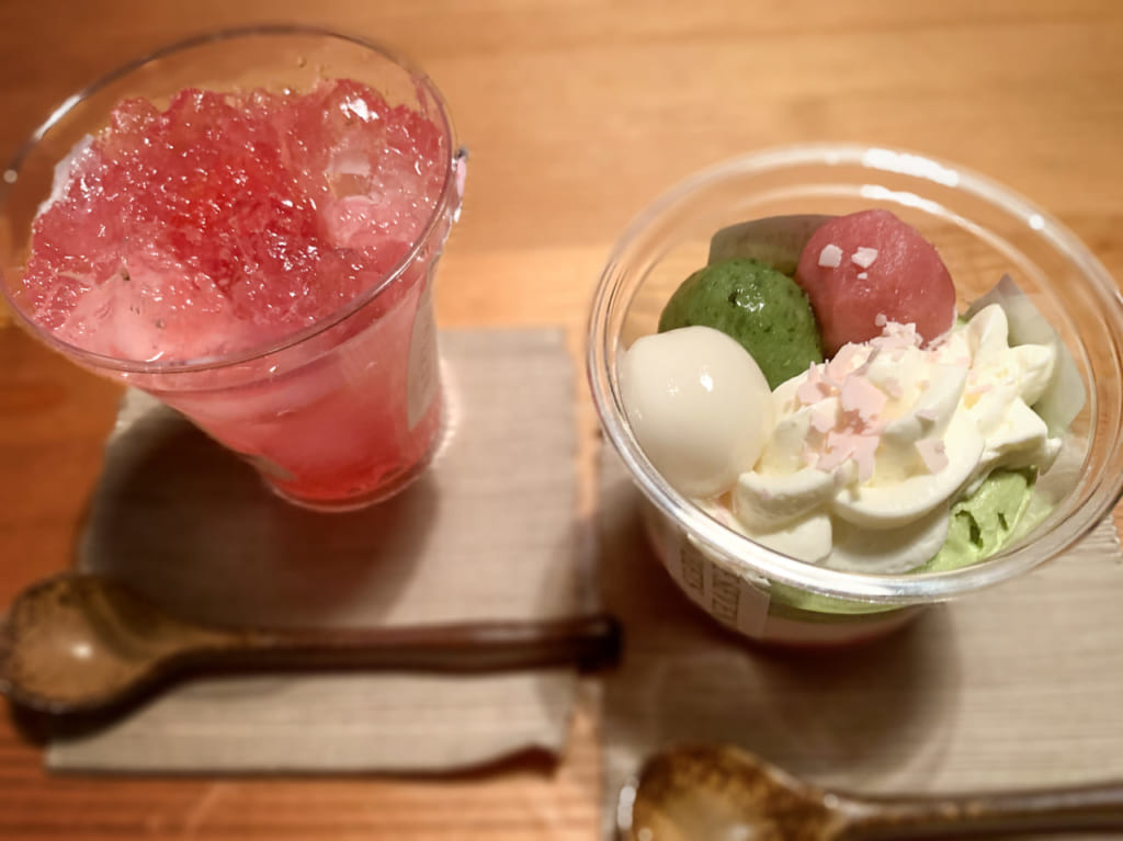 さくらと桃の春ゼリー.さくらあんと2種のお団子パフェ.中身