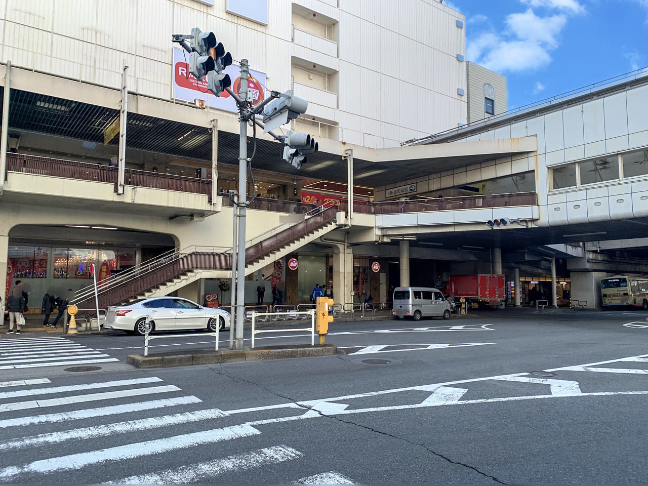 JR町田駅と小田急線町田駅を結ぶ２階の通路