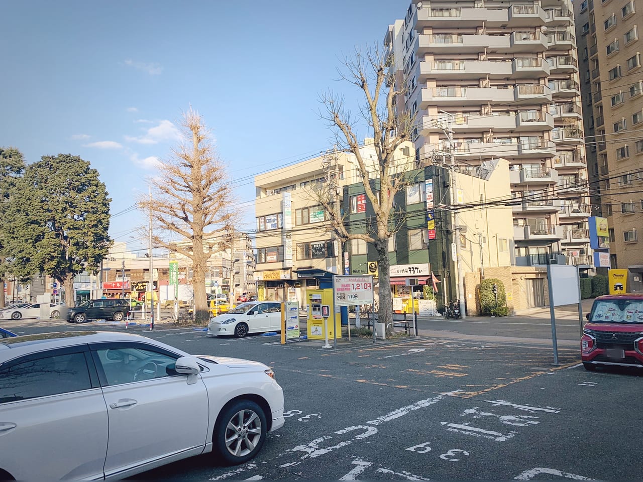 シバヒロの隣の駐車場