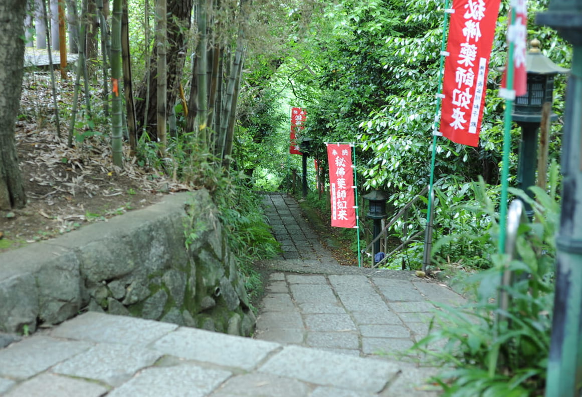 薬師堂の階段上から見た写真