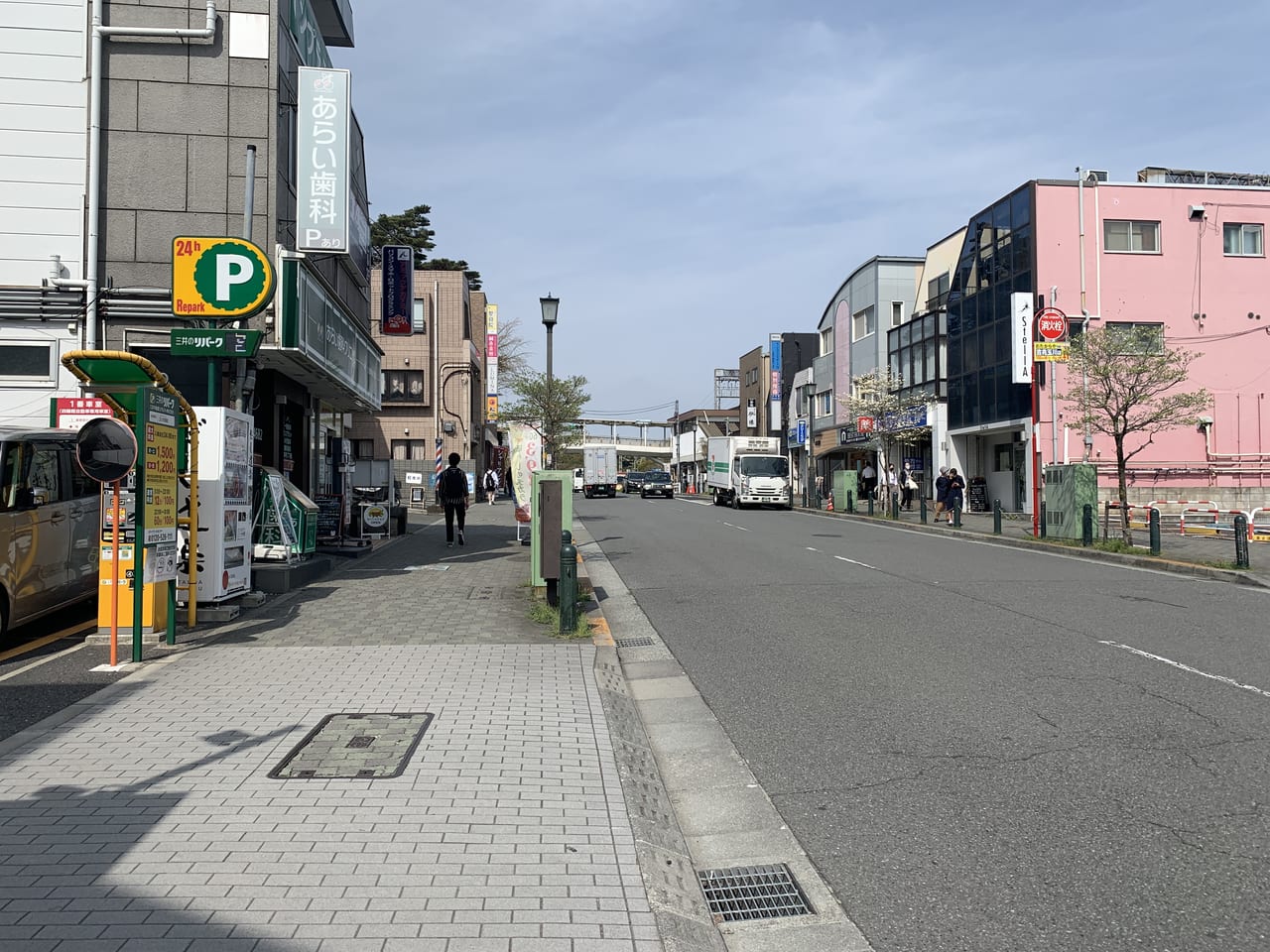 玉川学園駅前の通り