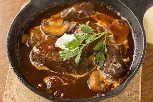 牛肉赤ワイン煮