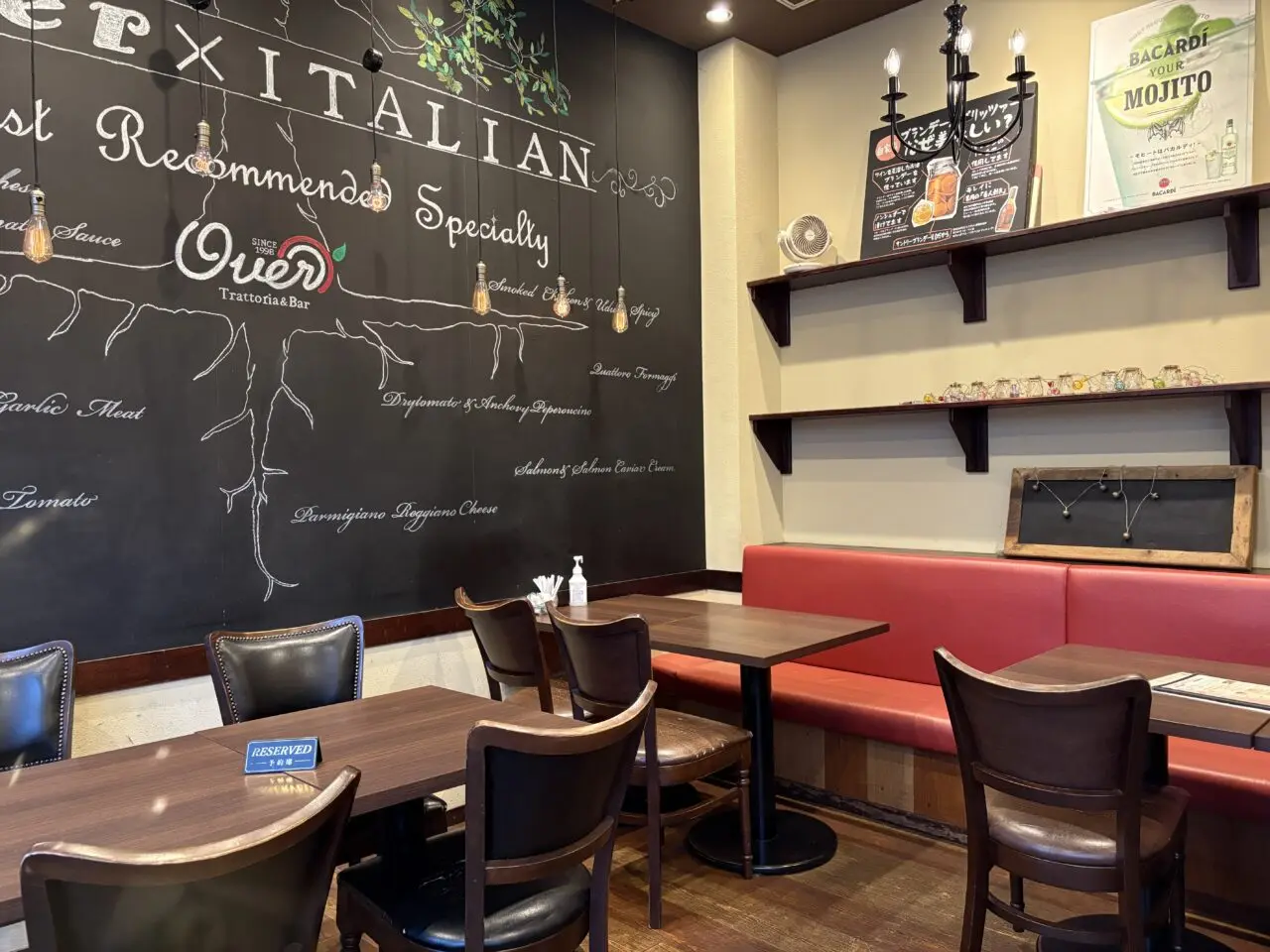 Trattoria and Bar Over 内観