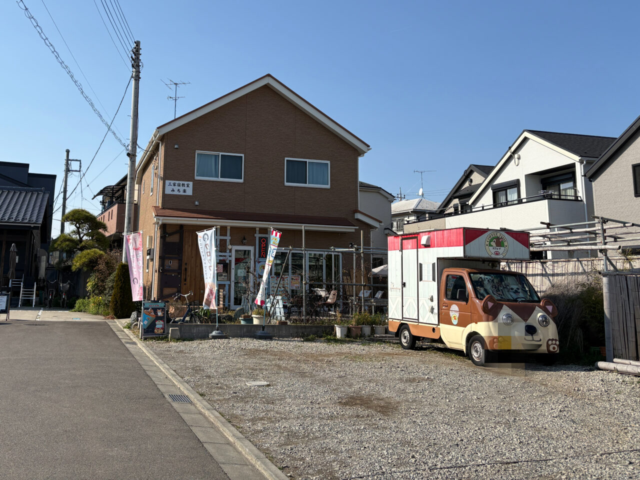 カフェドチワワ 外観と駐車場